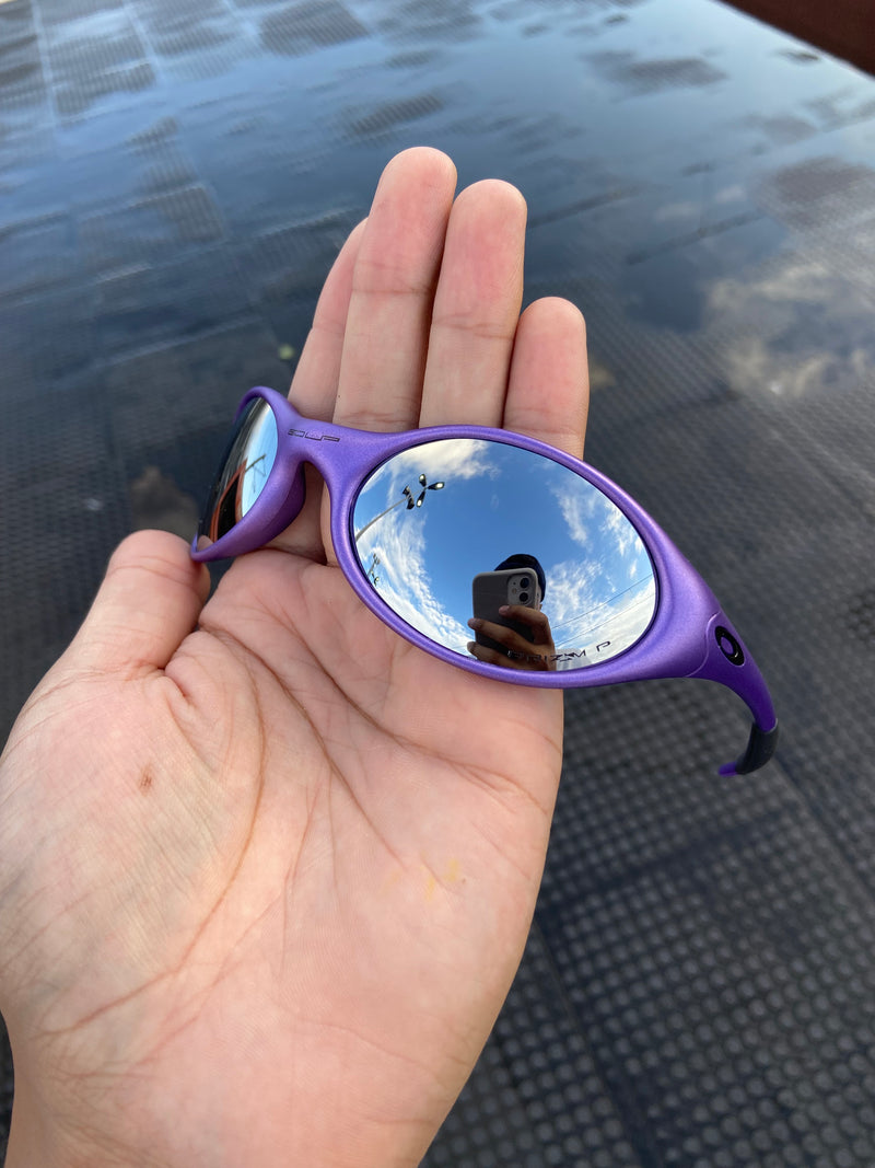 Óculos de sol Eye Jacket Lupa do Mc Tuto, armação roxa lentes Liquid Metal (cinza espelhado)