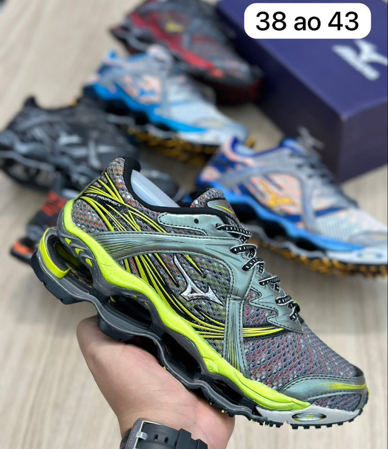 Tênis Mizuno Pro 1 importado cor cinza e amarelo