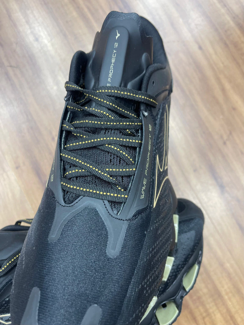 Tênis Mizuno Pro 12 Preto e dourado importado Vietnã