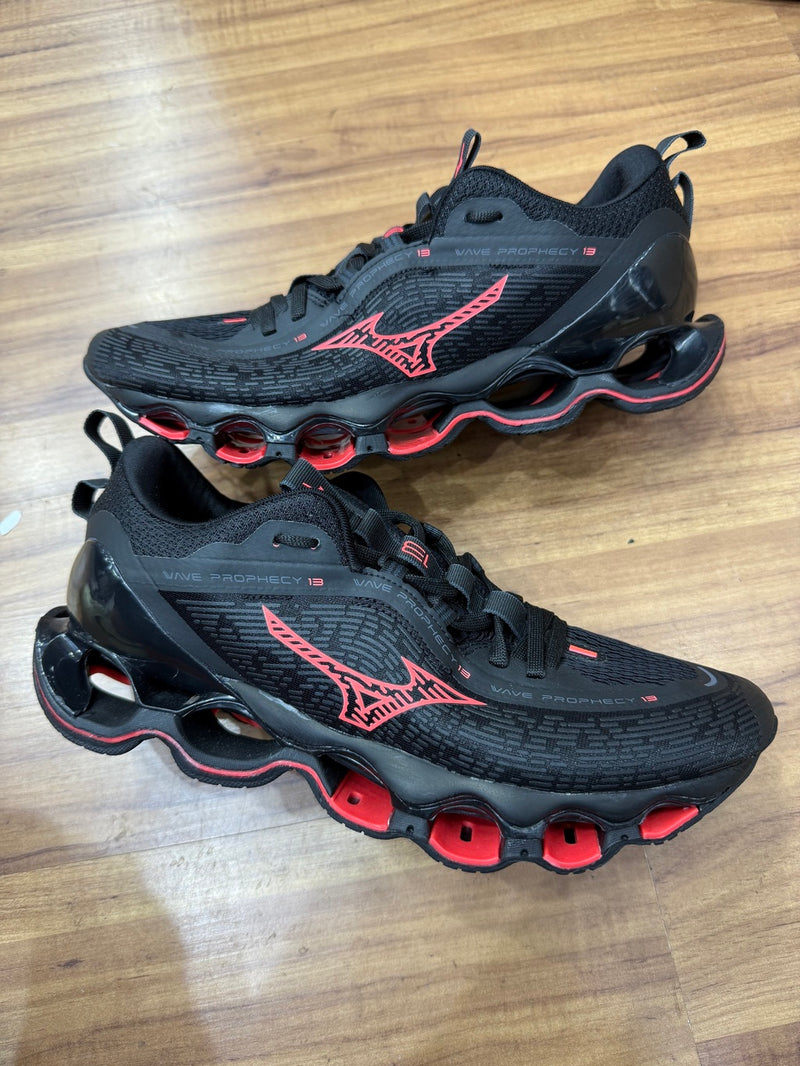 Tênis Mizuno Pro 13 preto e vermelho importado Vietnã