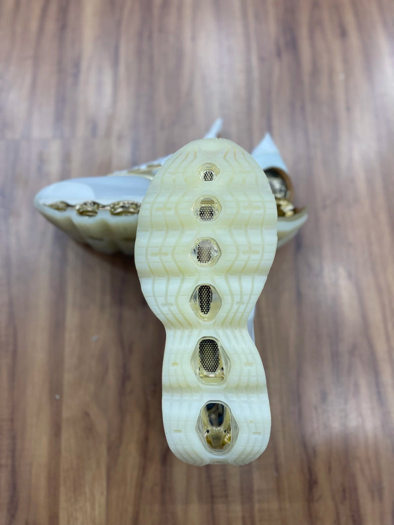 Tênis Mizuno Sorayama Branco e dourado importado Vietnã