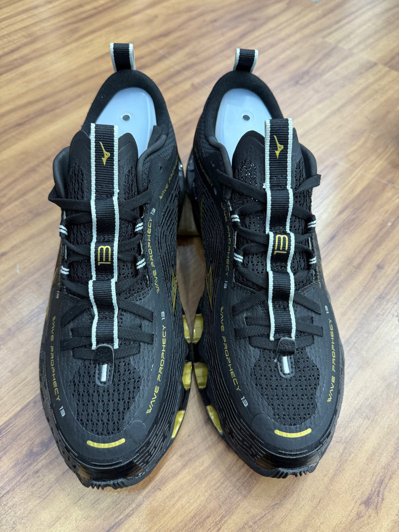Tênis Mizuno Pro 13 Preto e dourado importado vietnã