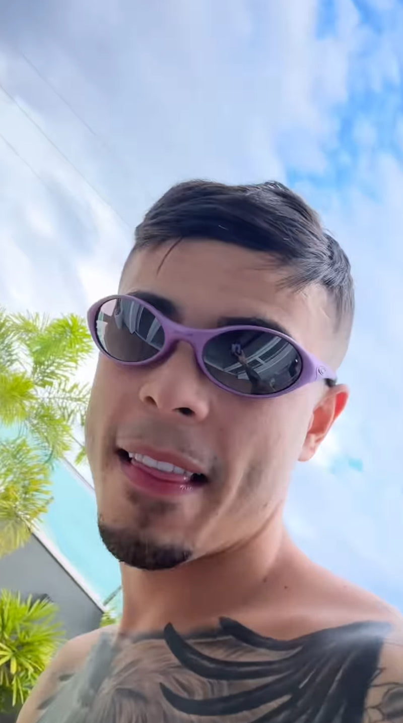 Óculos de sol Eye Jacket Lupa do Mc Tuto, armação roxa lentes Liquid Metal (cinza espelhado)