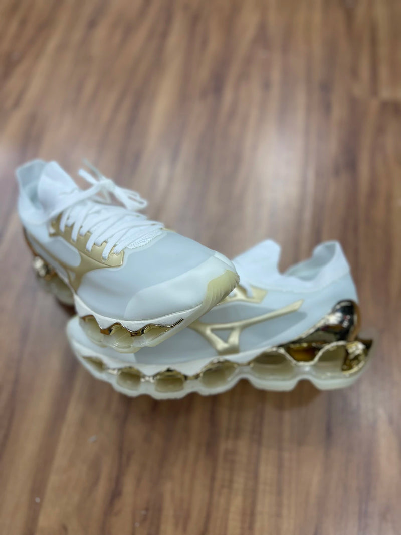Tênis Mizuno Sorayama Branco e dourado importado Vietnã
