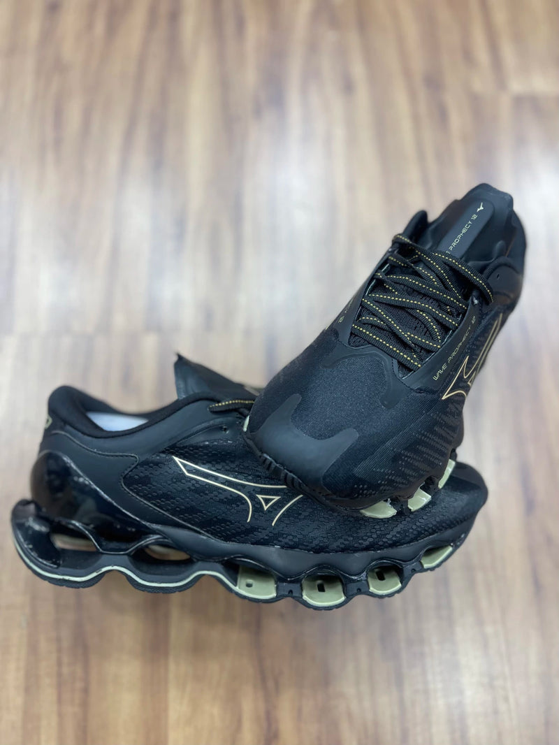 Tênis Mizuno Pro 12 Preto e dourado importado Vietnã