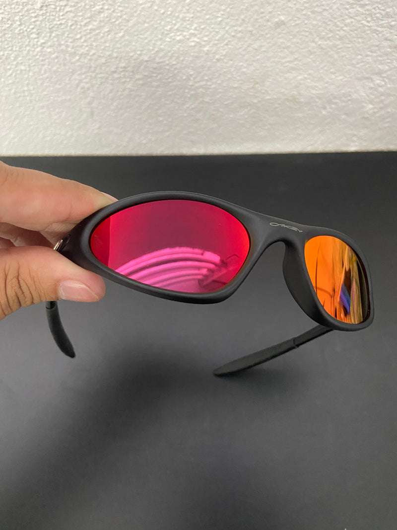 Óculos de sol Minute Black Lentes Dark Ruby