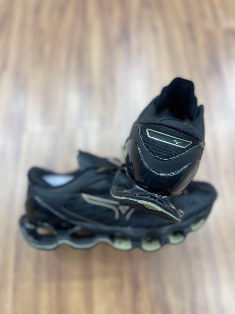 Tênis Mizuno Pro 12 Preto e dourado importado Vietnã