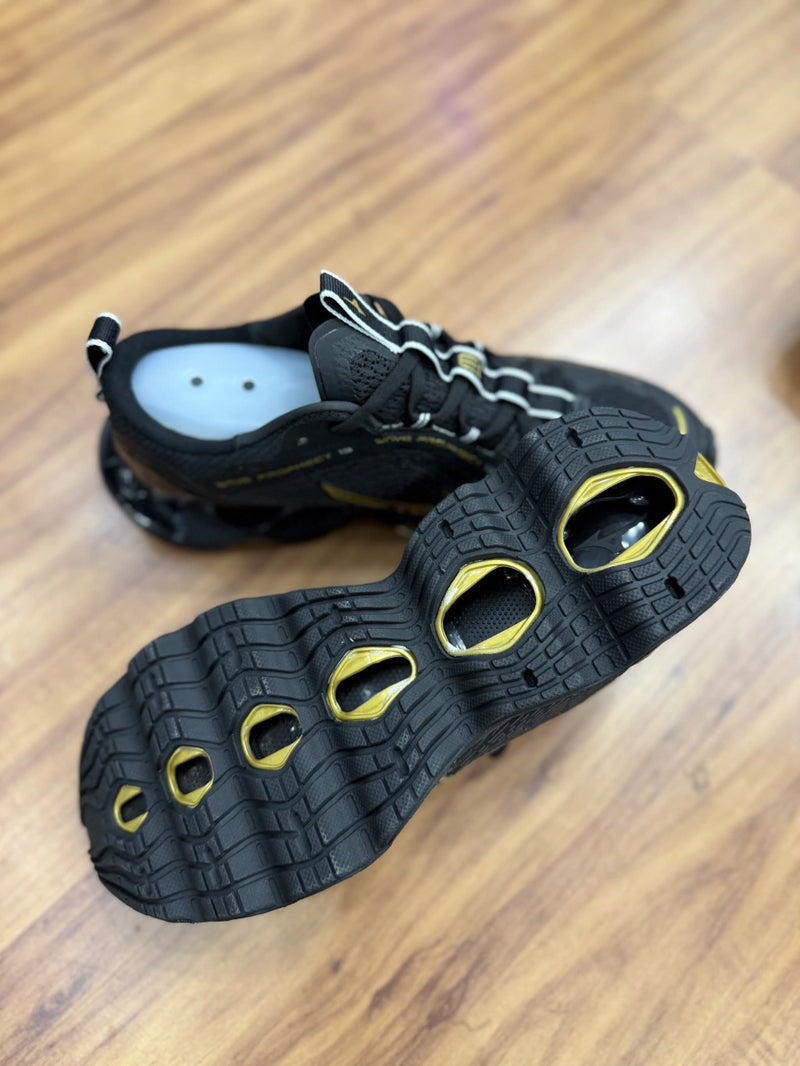 Tênis Mizuno Pro 13 Preto e dourado importado vietnã
