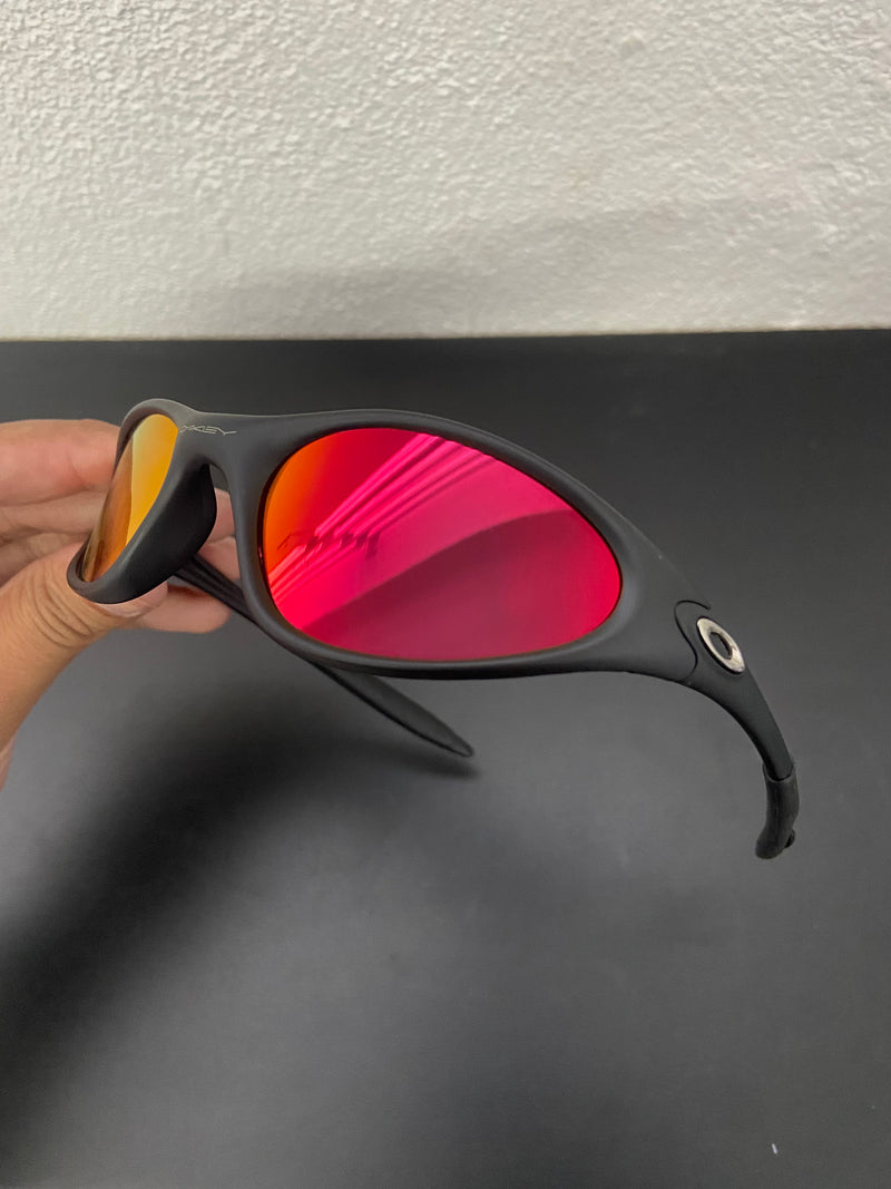 Óculos de sol Minute Black Lentes Dark Ruby