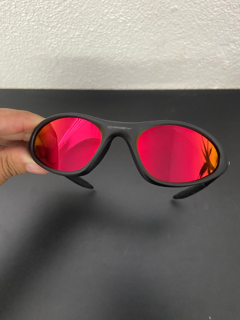 Óculos de sol Minute Black Lentes Dark Ruby