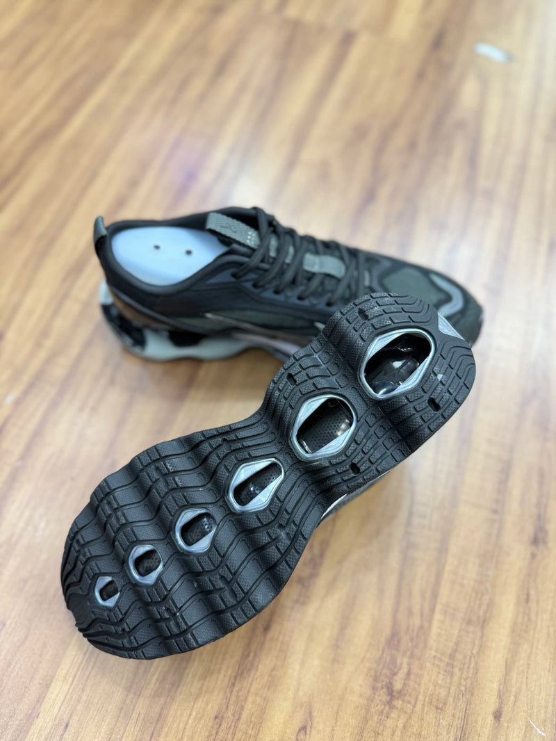 Tênis Mizuno Pro 11 Preto e Branco importado Vietnã
