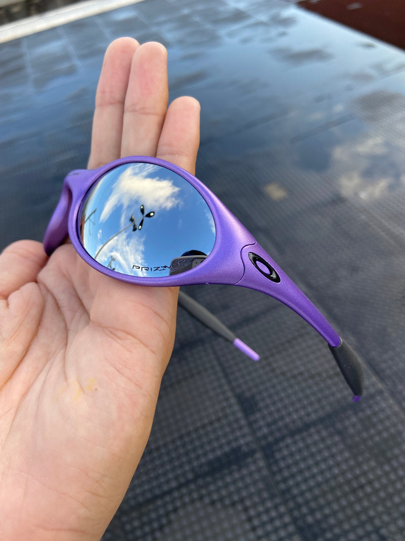Óculos de sol Eye Jacket Lupa do Mc Tuto, armação roxa lentes Liquid Metal (cinza espelhado)